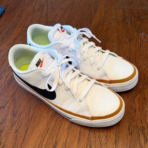 Nike Women's Nike Court Legacy Sneakers